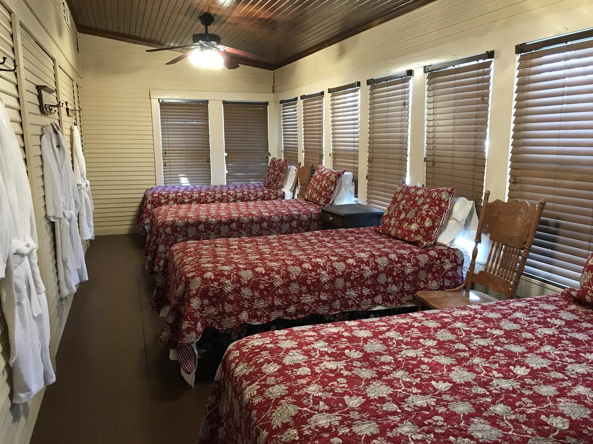 Dabbs Hotel Bed And Breakfast Llano Exteriér fotografie